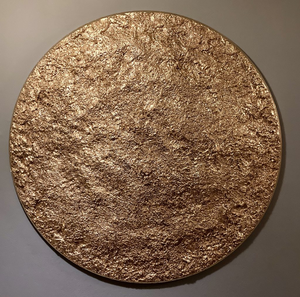 120 cm relief Gold. 2 locations